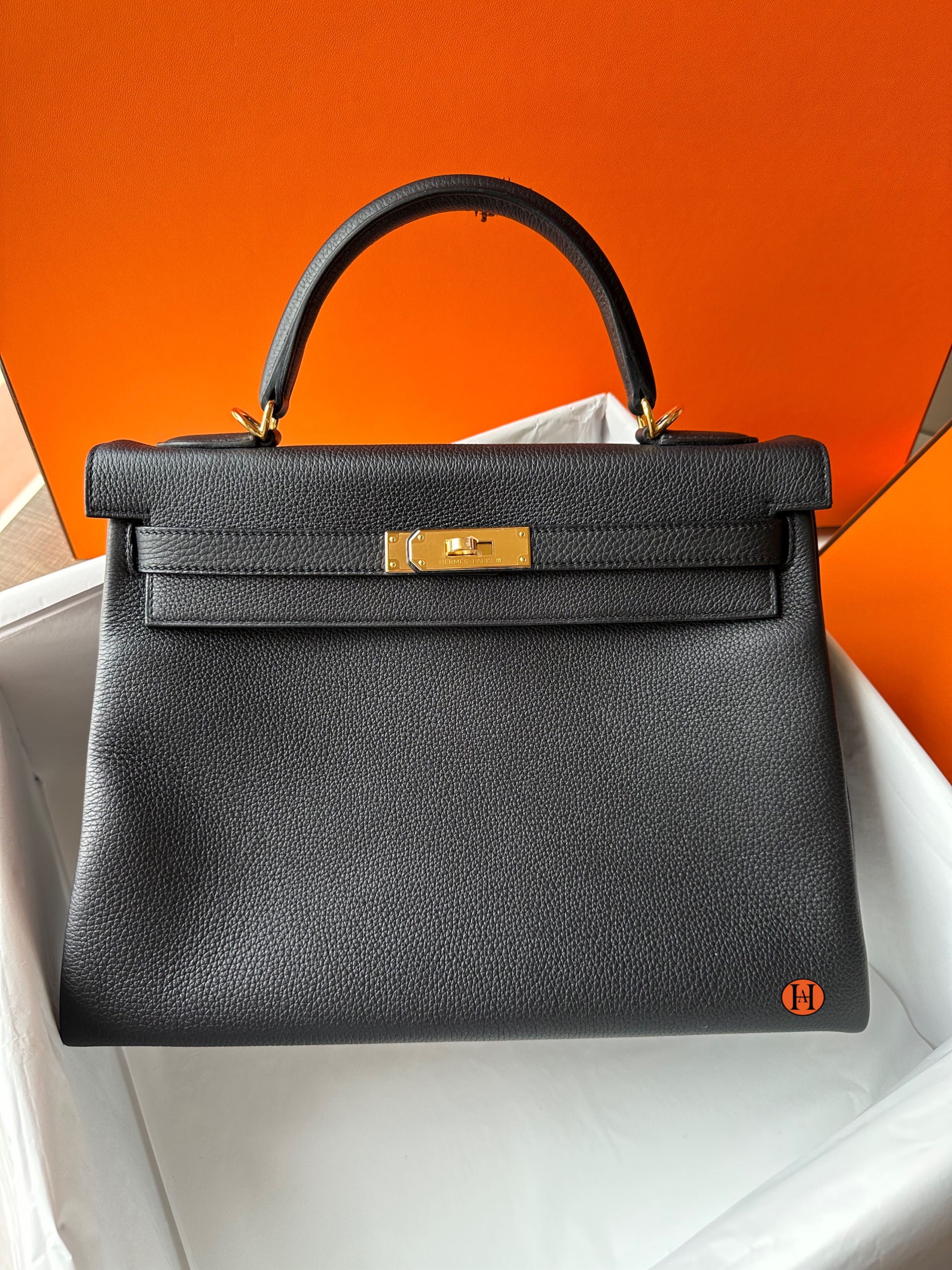 Most Wanted* Like New Hermes Kelly 32 Black Togo GHW Stamp P, Luxury on  Carousell