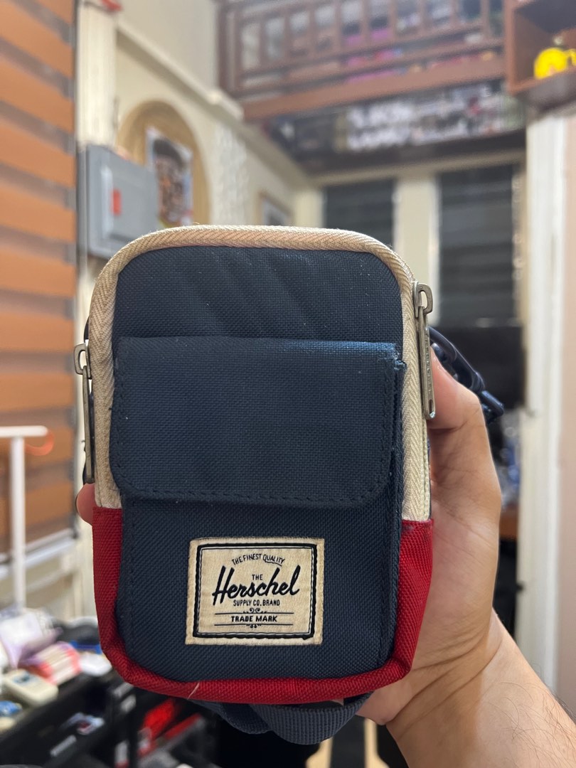 Herschel Ellison Tech Case on Carousell