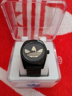 Hitam Bunga Gold