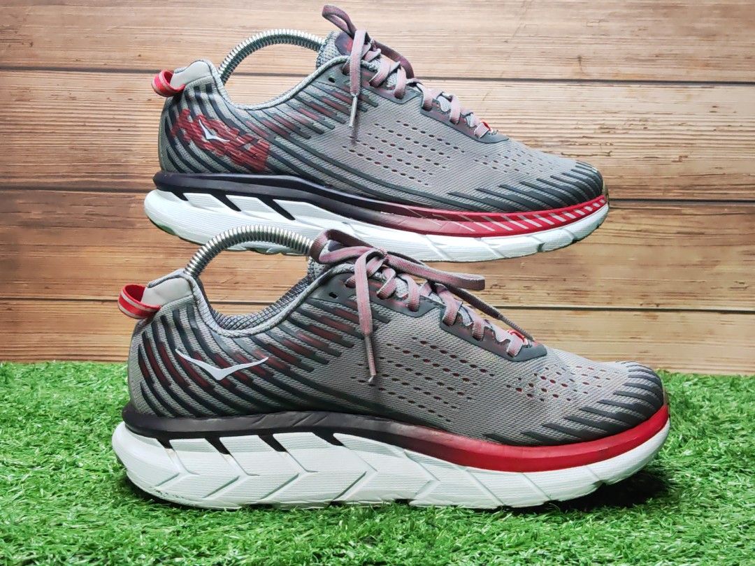 Hoka one clifton 5 wide hot sale