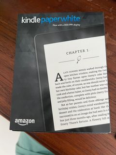 Kindle Paperwhite 7th Gen with original box & accs