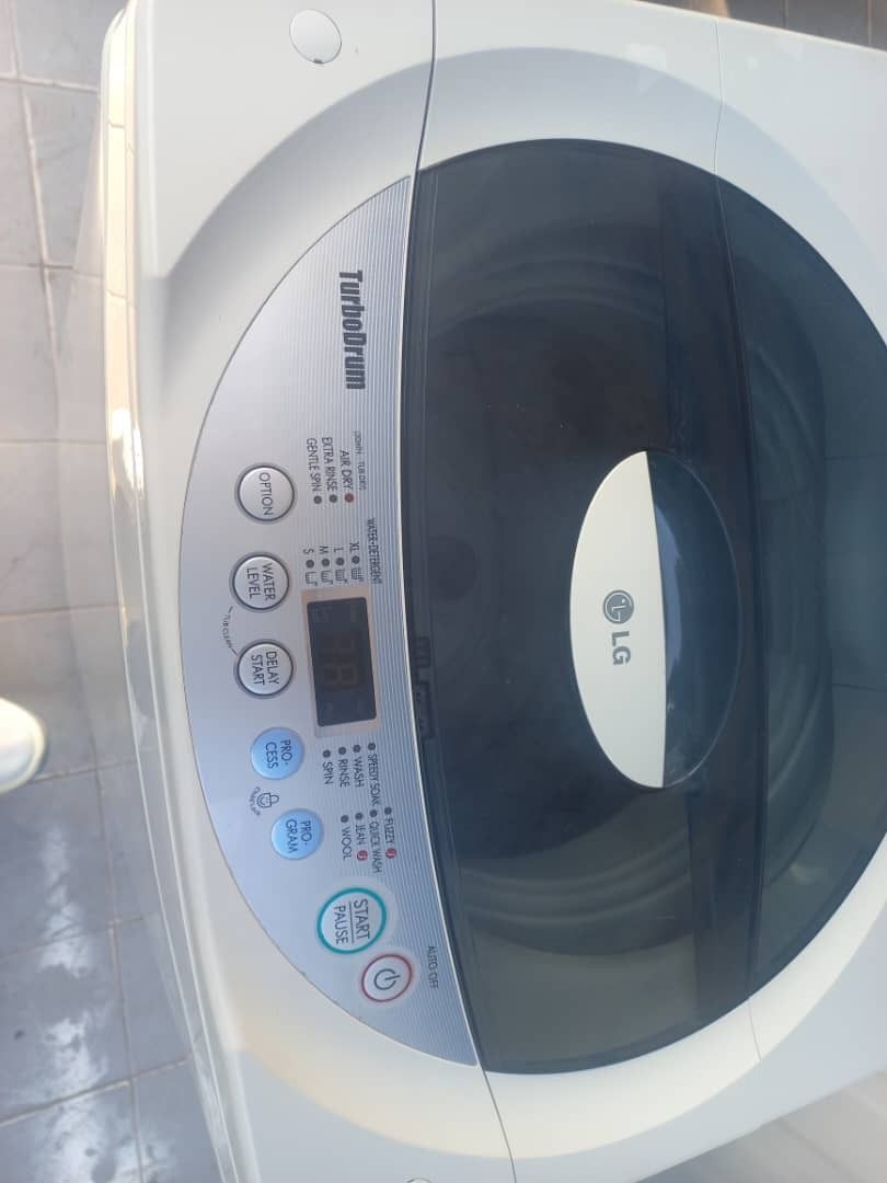 LG 6.8kg washing machine
