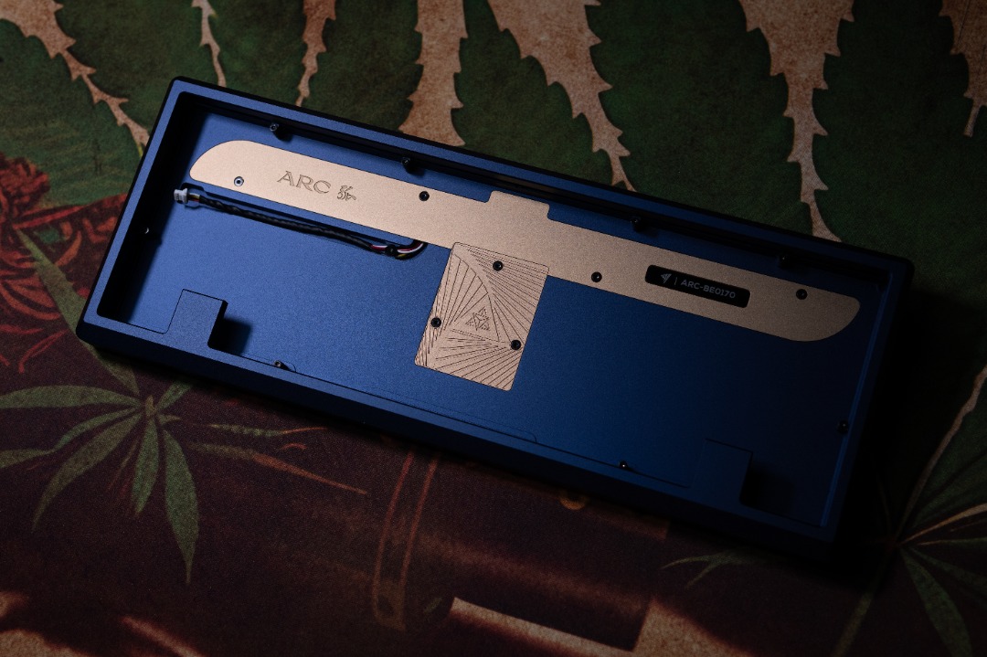Looking for Arc60 HHKB Top Case, Bulletin Board, Looking For on Carousell