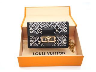 LOUIS VUITTON Portefeuille Dauphine Chain wallet on shoulder Bag M68746