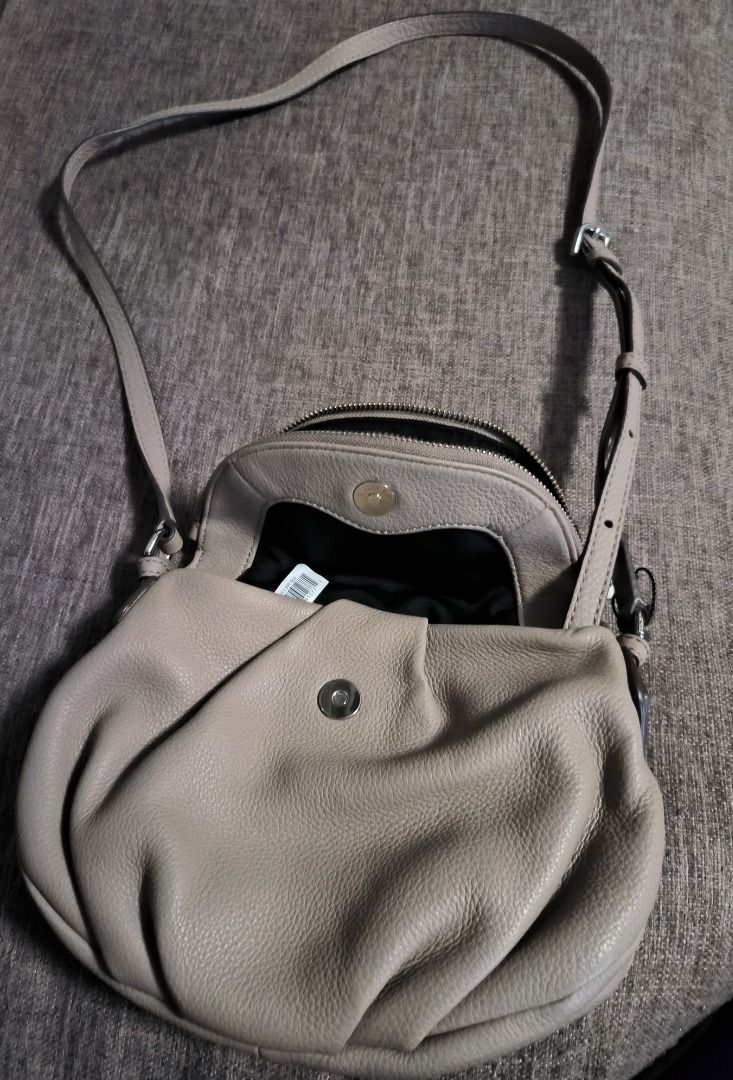 Marc Jacob s Crossbody Bag in Taupe Women s Fashion Bags