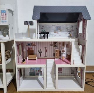 Minimalist doll house
