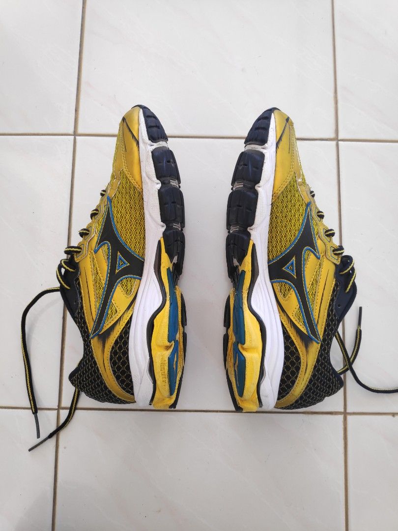 Mizuno Wave Ultima 7 Men s Fashion Footwear Sneakers on Carousell