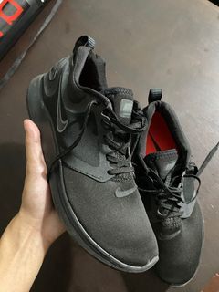 Nike Lunarsolo “Triple Black”