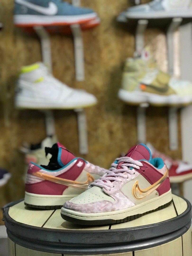 dunk low strawberry milk