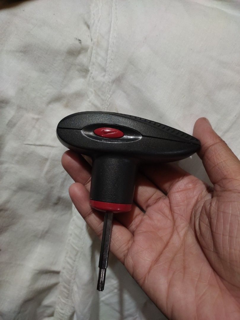 Nike str8 top fit wrench