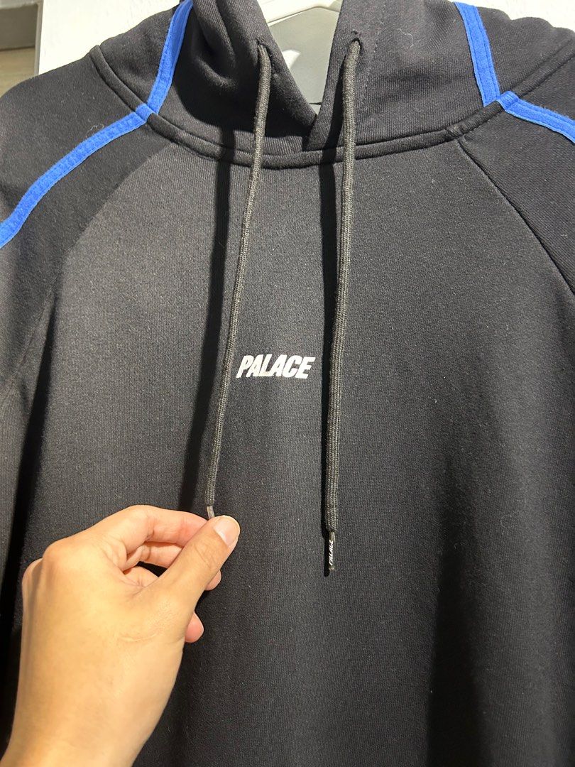 Palace tri line online hoodie
