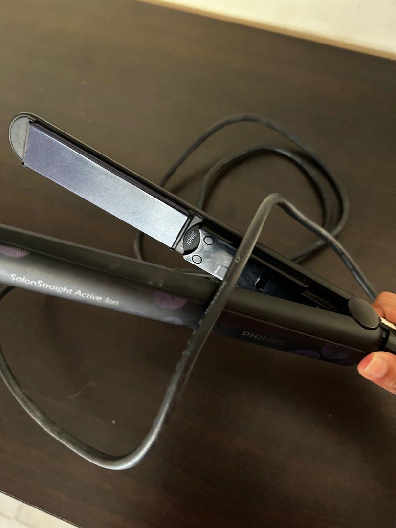 Philips SalonStraight Active ION Hair straightener with Ion Conditioning HP8310