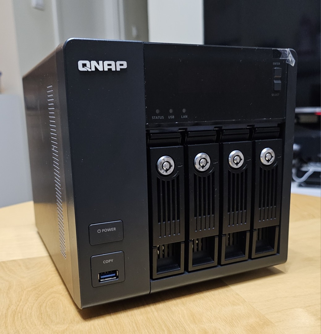 QNAP NAS TS-453 Pro (8GB RAM) with 4*2TB HDD, 電腦＆科技, 電腦周邊