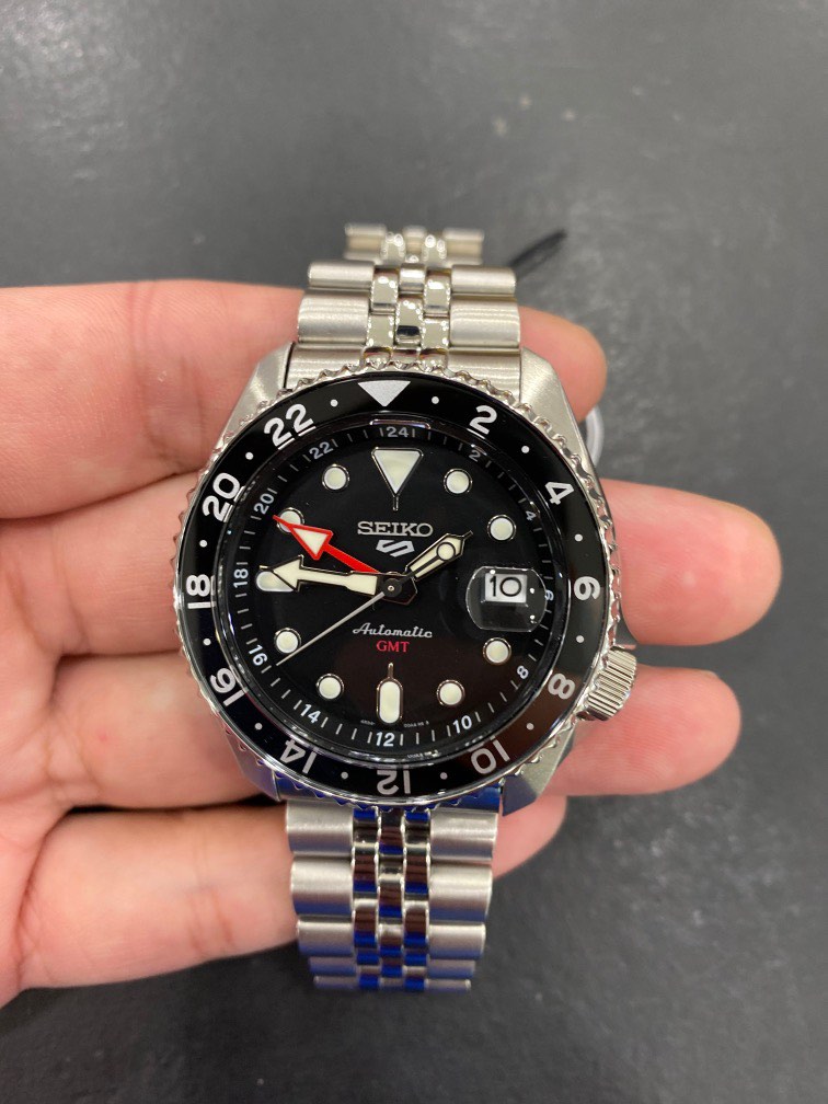 Seiko 5 GMT Black Automatic Watch, Men's Fashion, Watches & Accessories,  Watches on Carousell