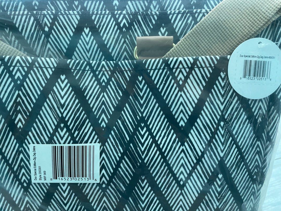 Skip hop shop zig zag zebra