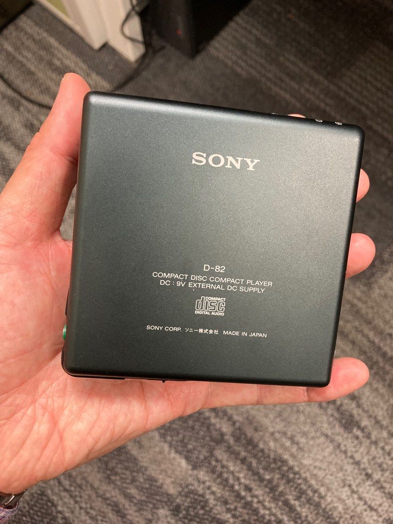 ソニー SONY どぎつく Discman CDウォークマン D-82 ディスクマン