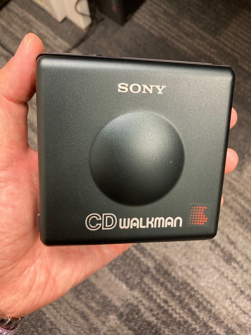 Sony discman D-82 walkman CD player D82, 手提電話, 其他裝置- Carousell