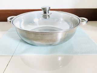 Steamboat Pot with Glass Lid (32cm) NETT PRICE 