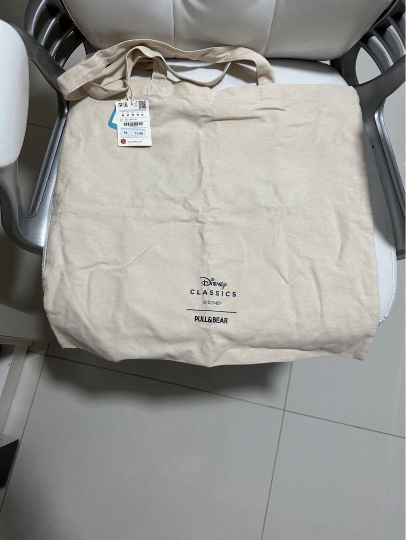 Pull and store bear shopper bag