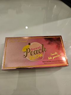 Too Faced sweet peach glow