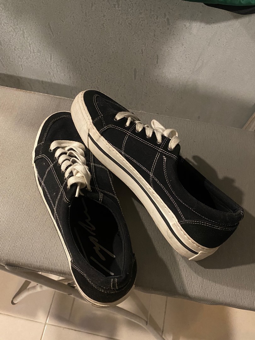 Topman Black Sneakers Men s Fashion Footwear Sneakers on Carousell