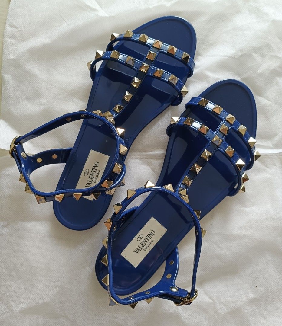 Jelly discount sandals valentino