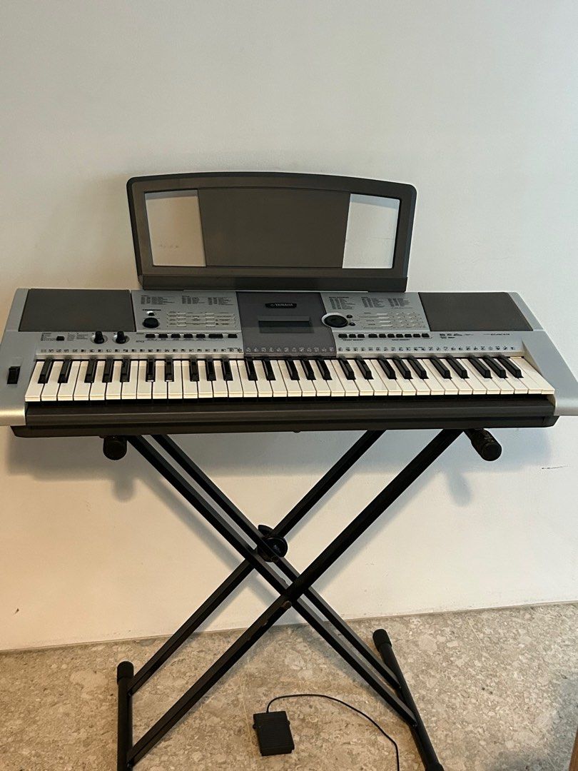 Yamaha PSR E403 61keyboard, Hobbies & Toys, Music & Media, Musical