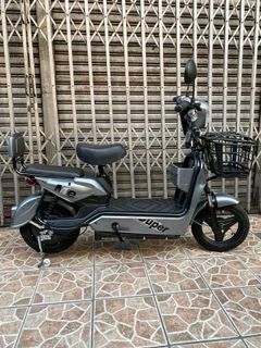 11k
  SUPER  ME  E-BIKE 

FREE   Side mirror 

 WITH PEDAL ASSIST 

Specifications: 
48V12Ah battery
 350 Watts Brushless Hub Motor 
30-35 Km Range 
35-45 Kph Speed 
14"x2.50" Tubeless Tire 
150 kg Load capacity 
With  two remote
 Anti-theft