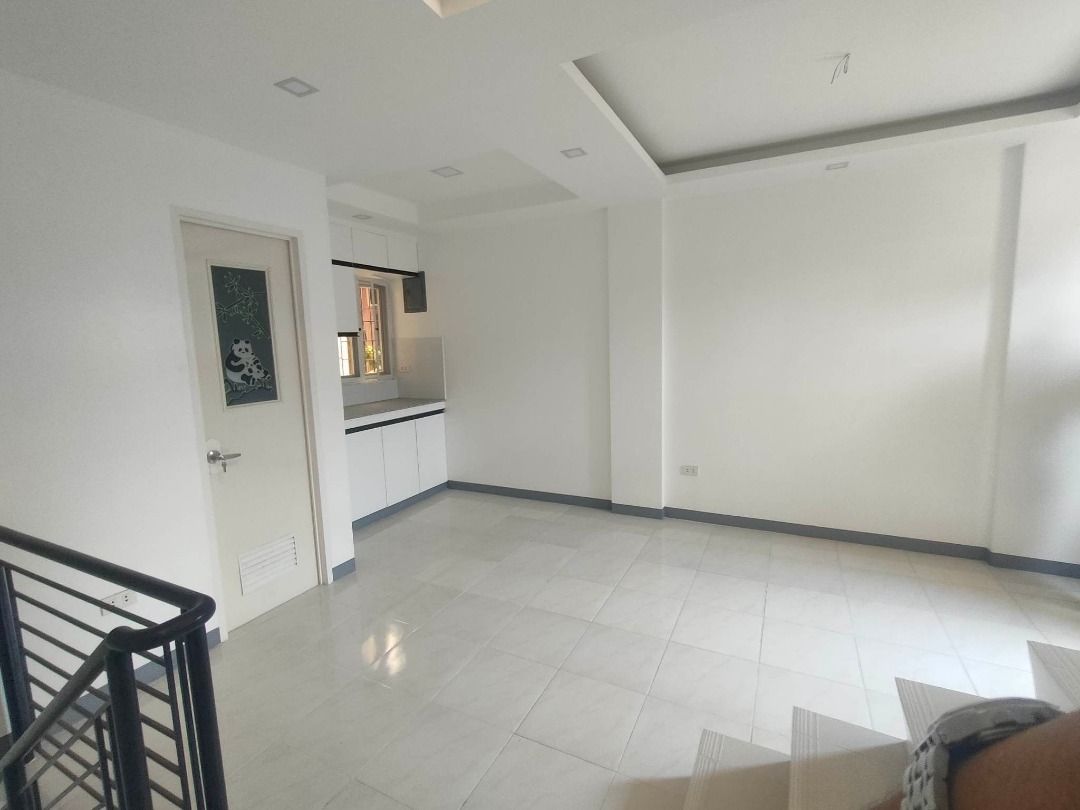 3 Storey Brand New Townhouse in Brgy Alicia Bago Bantay Quezon City for