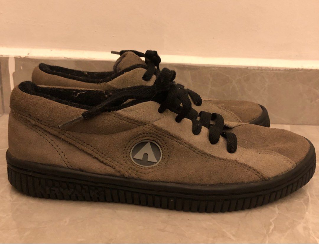 Old new arrivals airwalk shoes