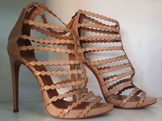 💥️Alaia Nude Strappy Sandal Heels Editions 115 laser-cut suede sandals(Lux brand)