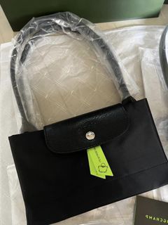 Pricedrop Sale! Authentic Longchamp Le Pliage Green Collection Series in Rare Black