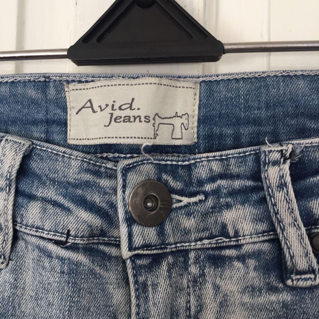 AVID RIPPED JEANS SIZE FIT TO S