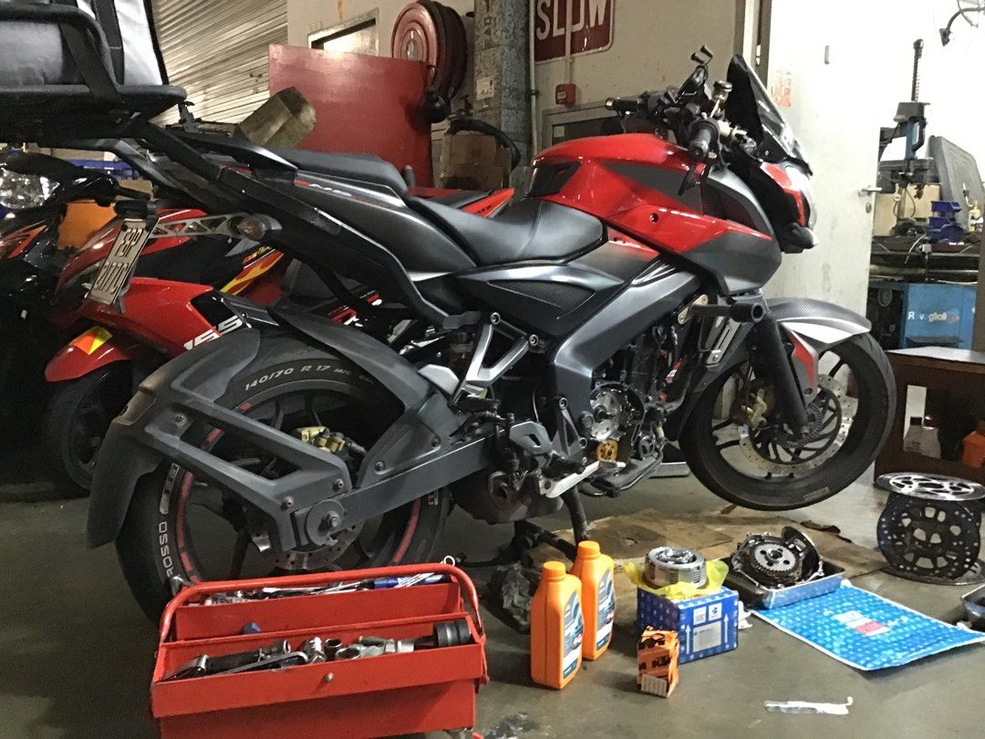 Bajaj Pulsar NS 200 Clutch Assembly and Servicing, Motorcycles