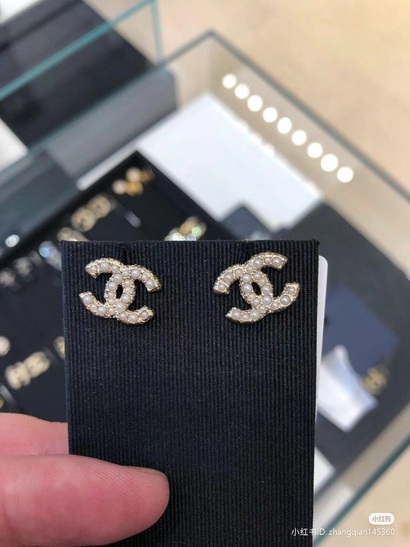 Chanel 23K Classic CC Earrings, Guld - Laulay Luxury