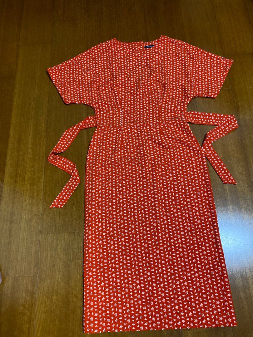 BNWT XS Warehouse squiggle print red midi dress Women s Fashion