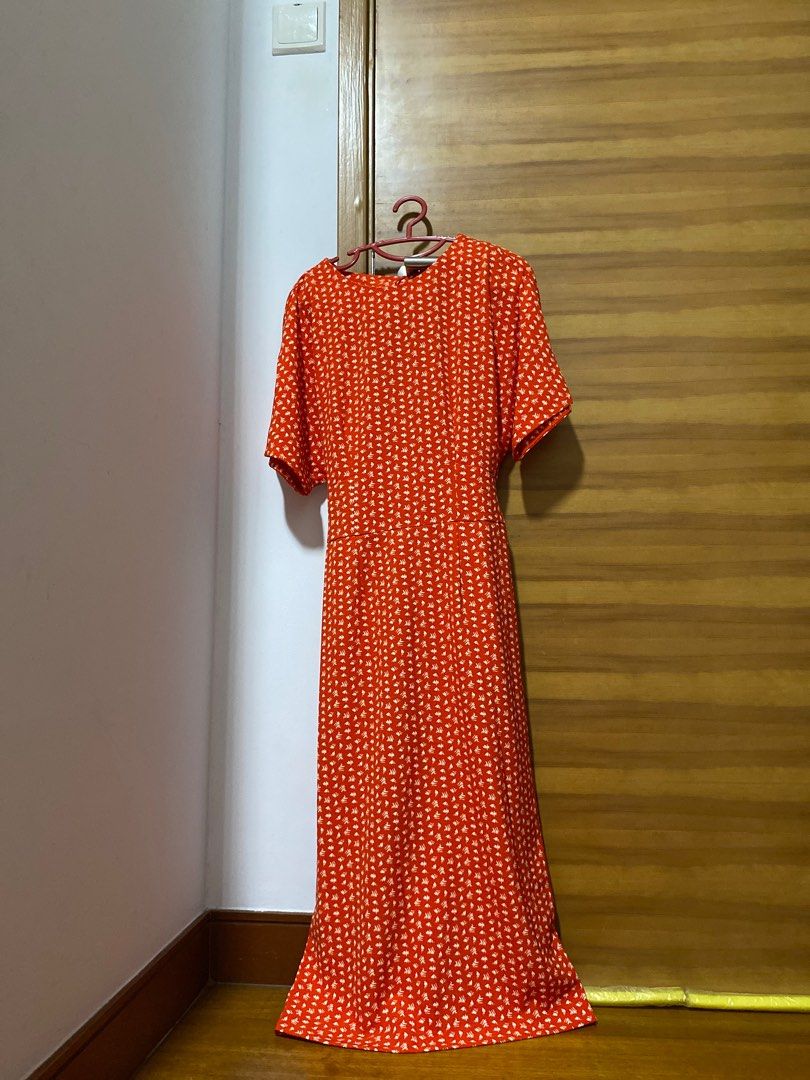 BNWT XS Warehouse squiggle print red midi dress Women s Fashion