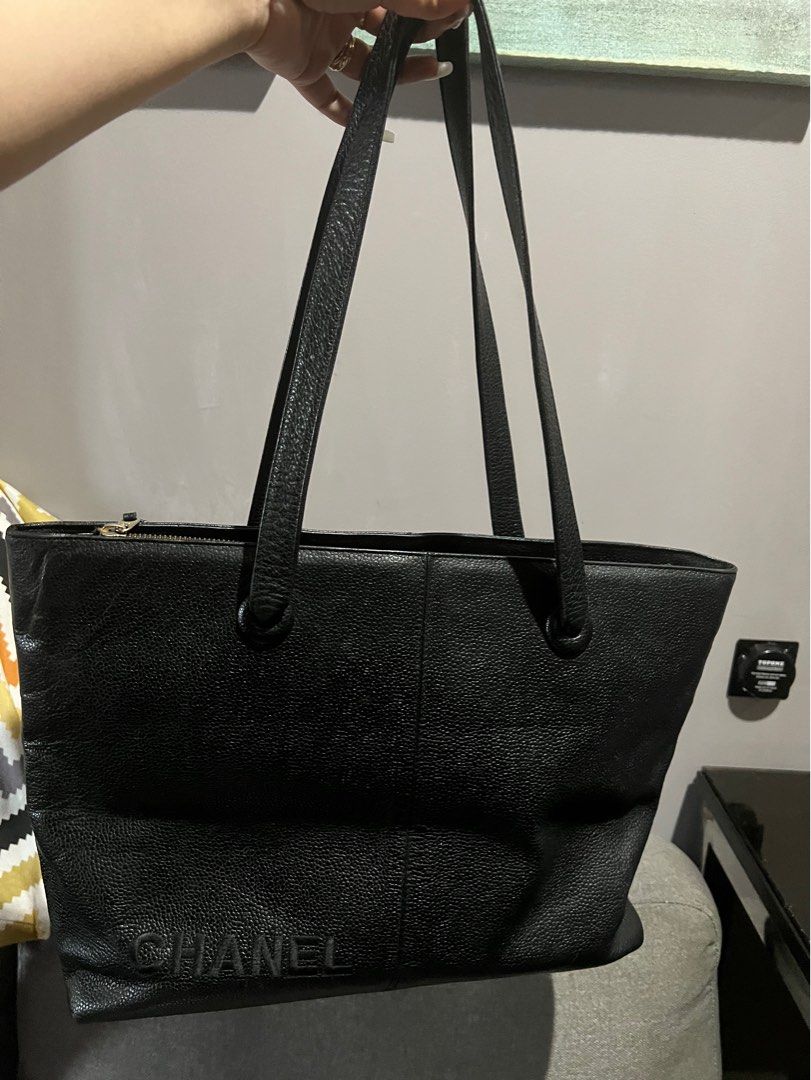 Chanel Lambskin Shoulder Tote hand Bag (Category: Luxury Bags & Wallets) located in Makati City. Submitted by lwl888 (Listing ID 1219400647, Image 2). Description: Bag only .