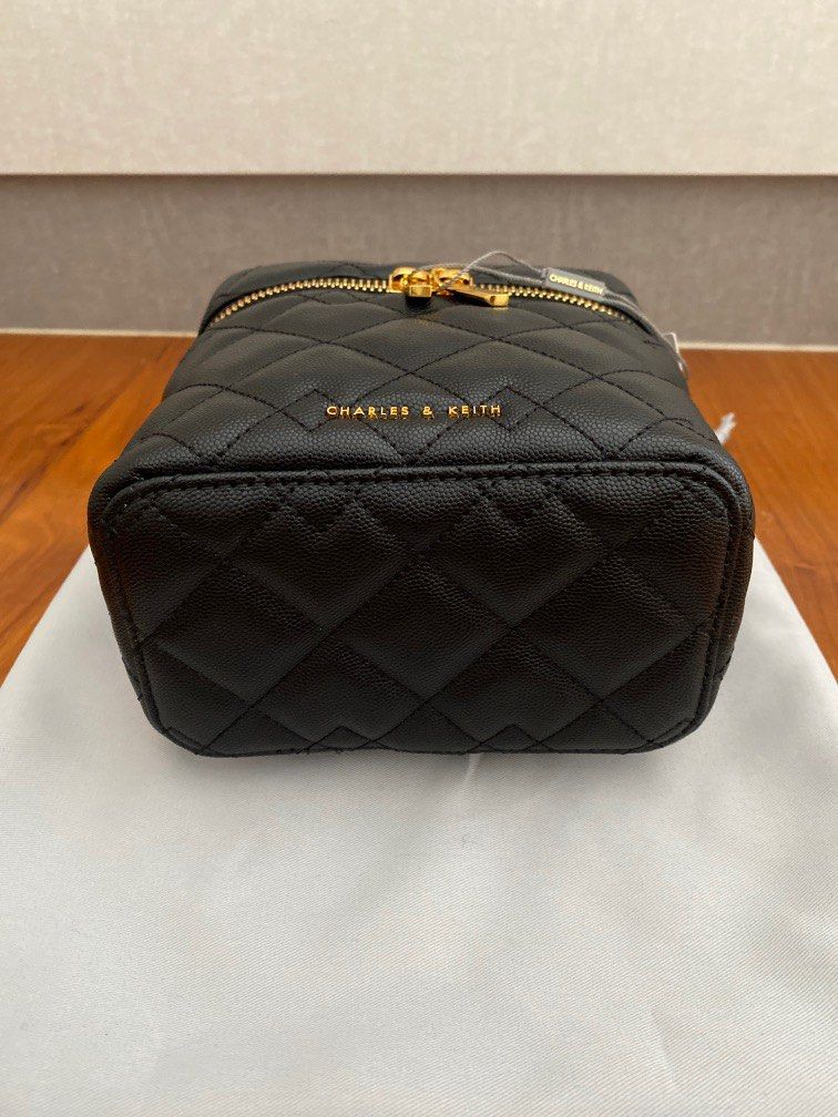 Charles & Keith Women's Nezu Quilted Boxy Bag