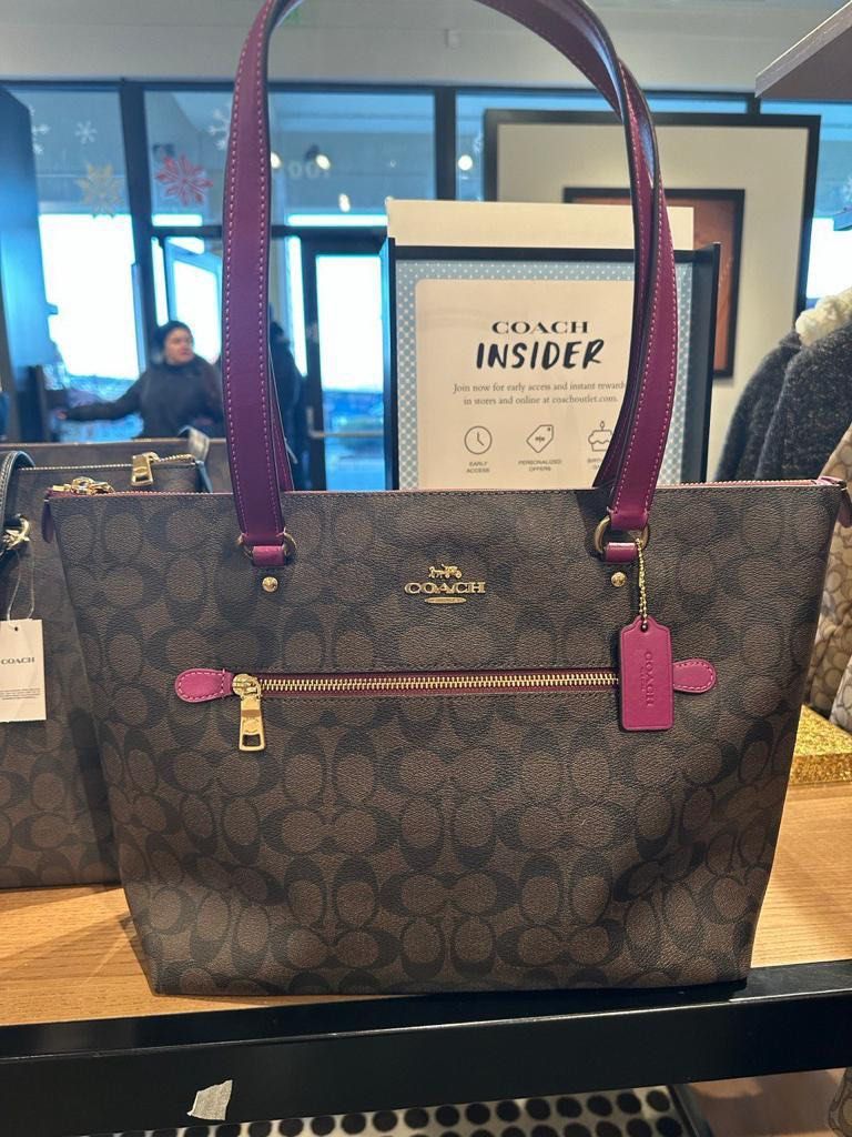 Coach outlet gallery on sale tote in signature canvas