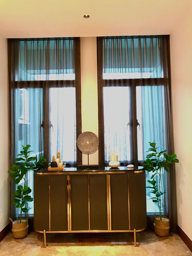 SELLING CHEAPER!! Crate & Barrel Table Sculpture Disk on Stand, Luxury