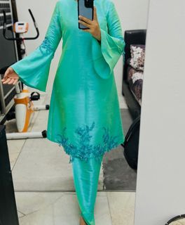 Custom made L size baju kurung modern/ baju kurung mint green with lace and beads