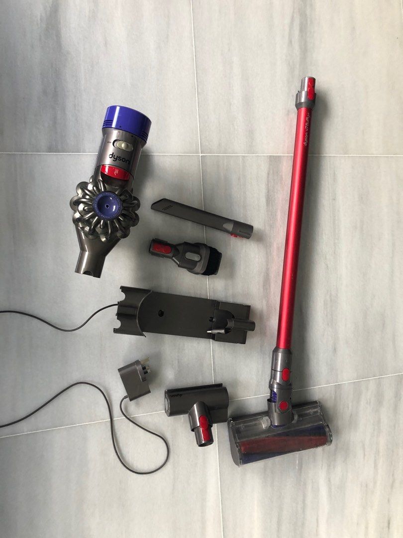 Dyson vacuum V7 fluffy+, TV & Home Appliances, Vacuum Cleaner