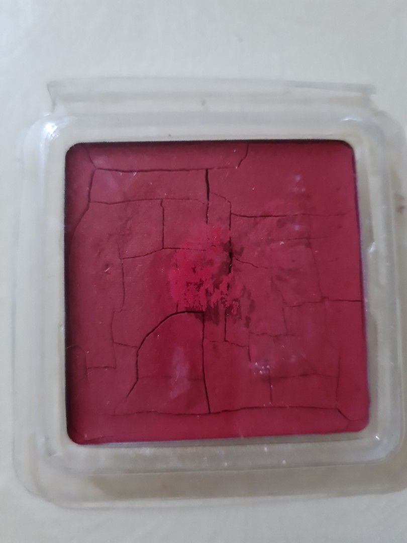 Ellana (Category: Makeup) located in San Juan City. Submitted by declutter1990 (Listing ID 1219472650, Image 3). Description: .