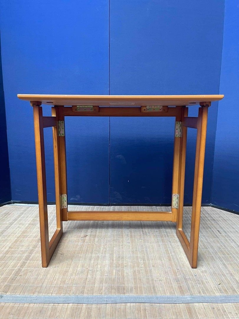 Folding Study Table 28”L x 18”W x 27”H Solid wood In good condition (Category: Tables & Sets) located in Valenzuela. Submitted by princeraya55649 (Listing ID 1219462428, Image 1). Description: Folding Study Table 28”L x 18”W x 27”H Solid wood In good condition.