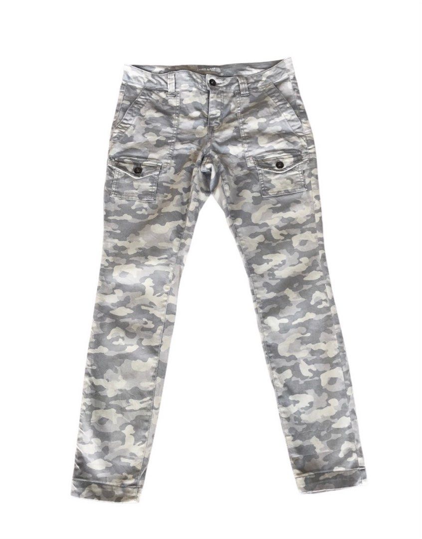 Womens camo discount cargo pants gap