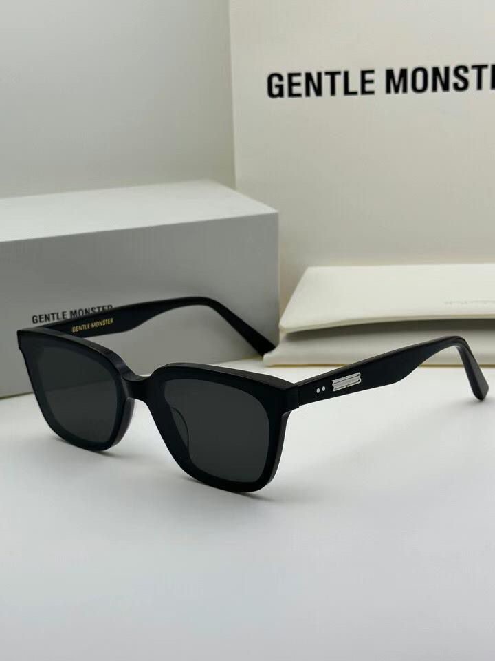 Gentle Monster Mondo, Women's Fashion, Watches & Accessories