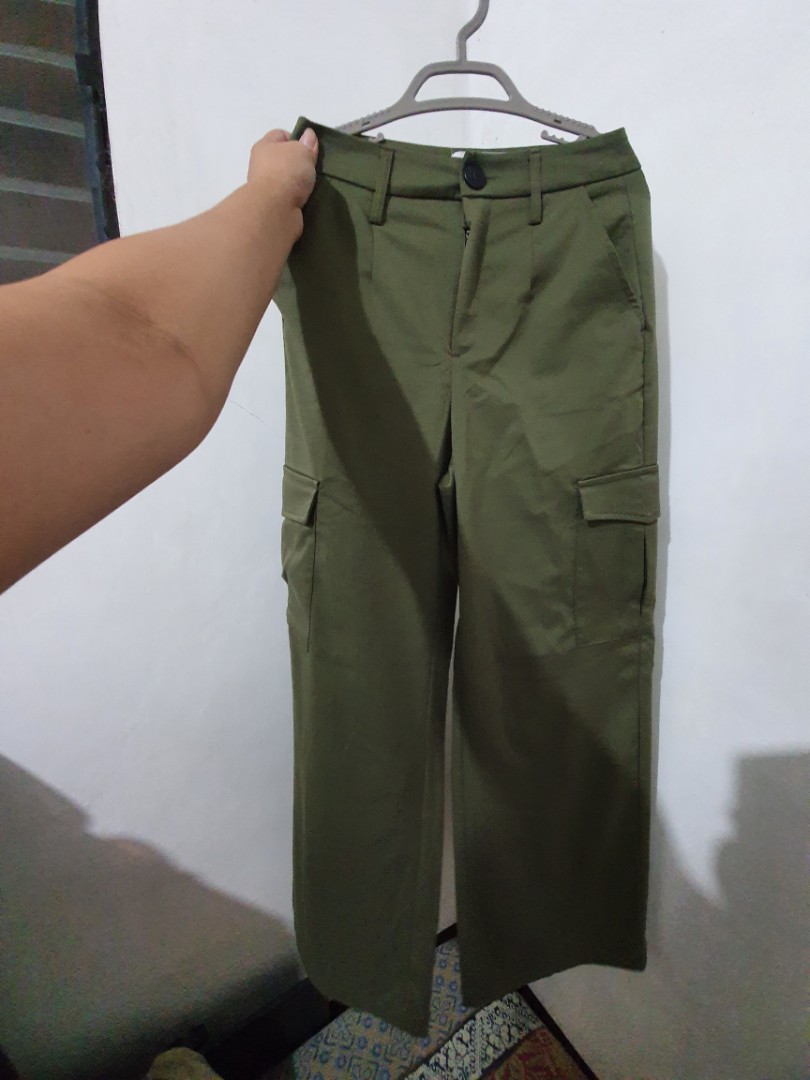 Green bershka cargo pants on Carousell
