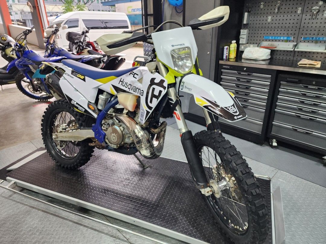 Husqvarna 300 2 stroke deals