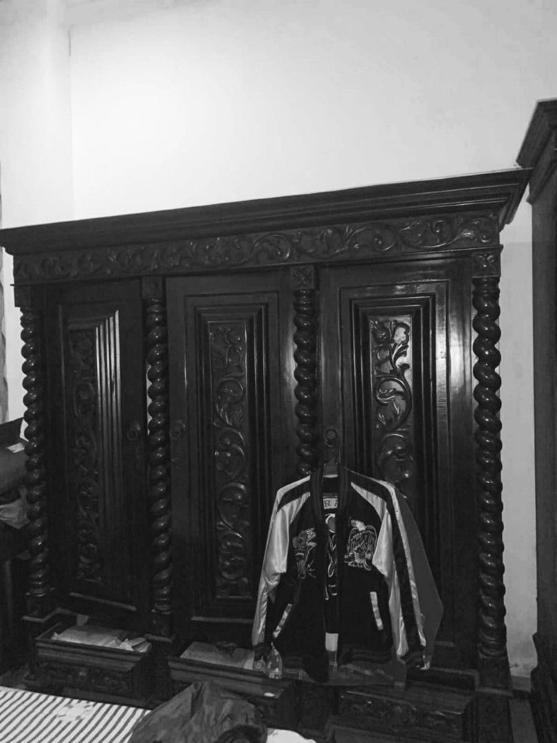 Lemari Antik Van Der Pool, Antik, Furnitur di Carousell